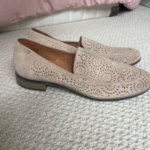Clark’s tan flats women’s 11 sand suede